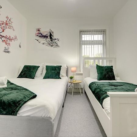 Stunning And Lovely 3 Bed House - Catch 22 Coventry Esterno foto