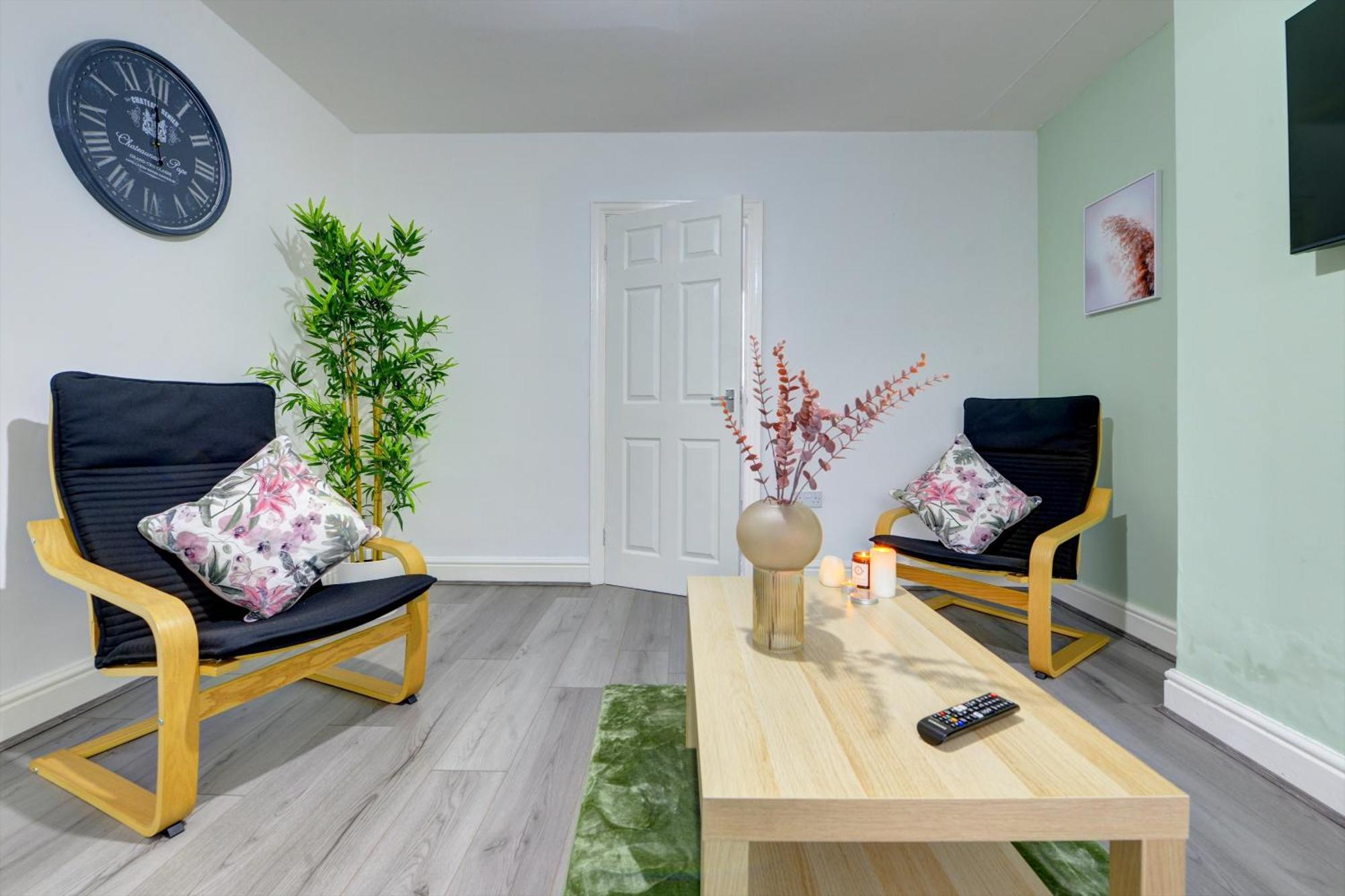 Stunning And Lovely 3 Bed House - Catch 22 Coventry Esterno foto