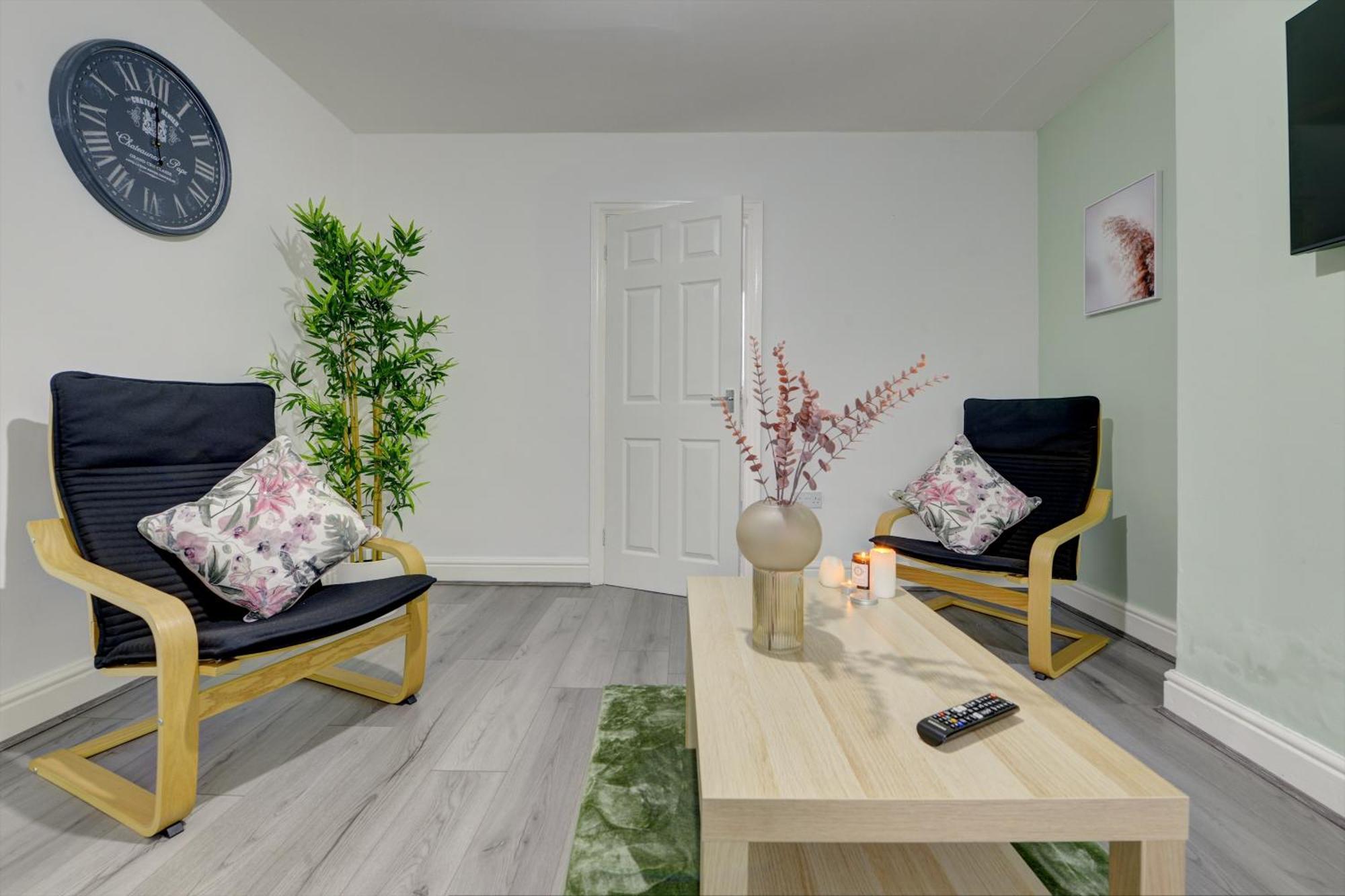 Stunning And Lovely 3 Bed House - Catch 22 Coventry Esterno foto